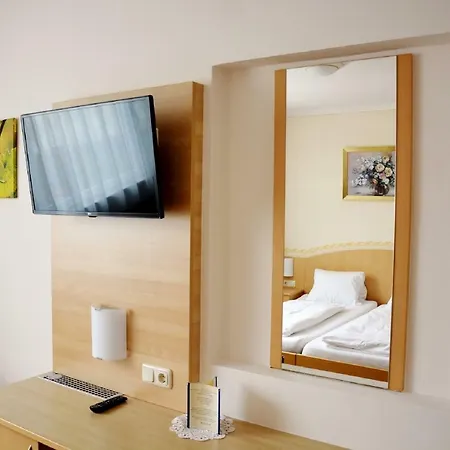 & Gaestehaus Bsteh *