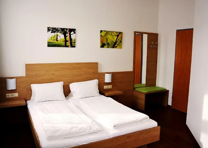 & Gaestehaus Bsteh Locanda Wulzeshofen